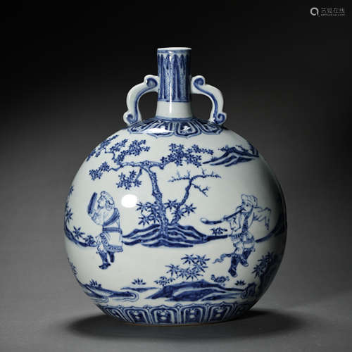 CHINESE MING DYNASTY BLUE AND WHITE BOTTLE