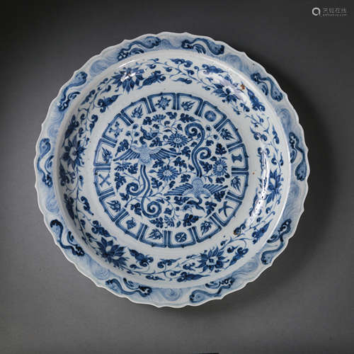 CHINESE YUAN DYNASTY BLUE AND WHITE PLATE