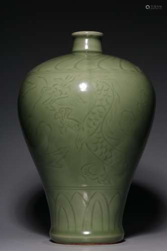 Chinse Longquan Meiping Vase