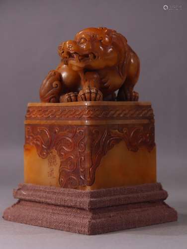 Shoushantian yellow stone auspicious beast button seal