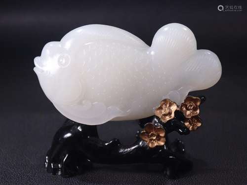 jade fish carving