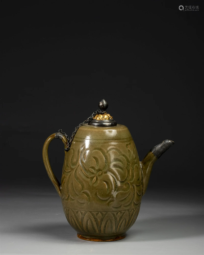 A Yaozhou Wine Pot