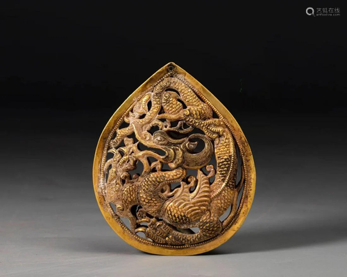 A Gold Carved Dragon Openwork Pendant