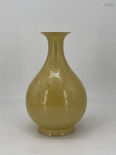 Yellow glaze pear-shape vase