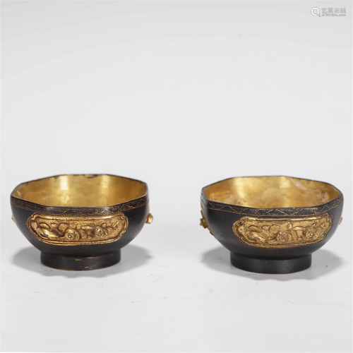 A pair of bronze gilt cups, Qing Dynasty