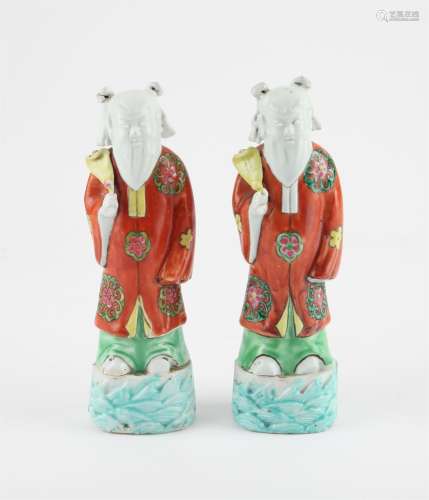 A pair of Chinese export figures of an immortal. Qing dynast...