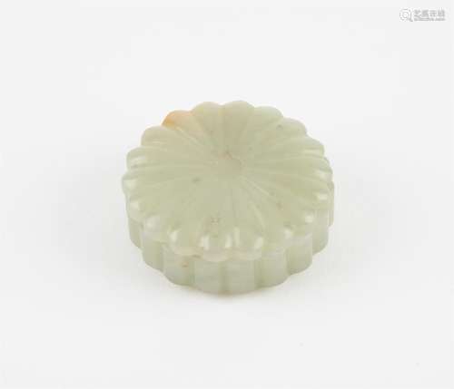 Small Chinese carved jade box and cover, Qing dynasty. Carve...