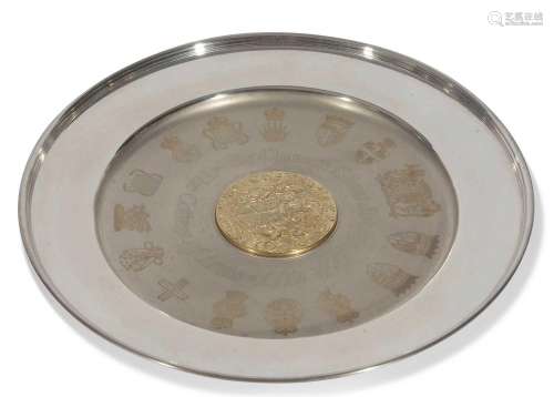Cased circular shallow dish inscribed The Queens Silver Jubi...