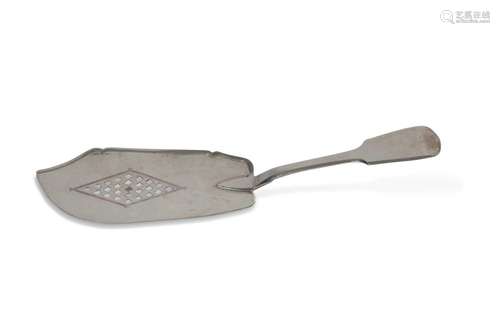 George III fish slice in fiddle pattern with engraved and pi...