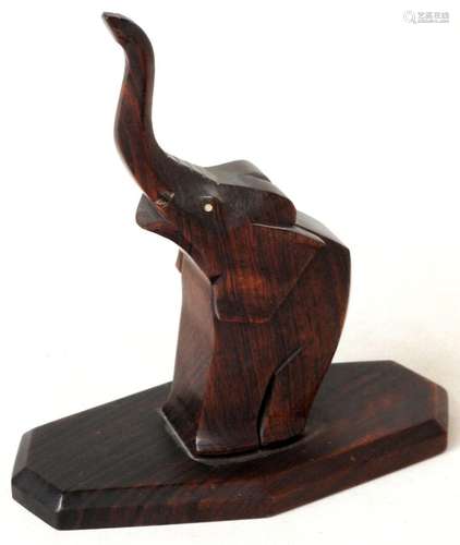 AFRIQUE,Eléphant en bois sculpté reposant sur un socle octog...