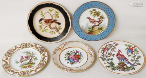 Réunion de 5 assiettes décoratives en porcelaine décoré par ...