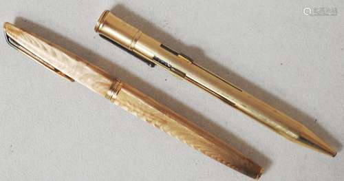 Waterman,Stylo boitier en métal doré et plume or 18 K,On y j...