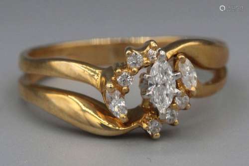 Bague en or sertie d’un diamant navette épaulé de brillants....