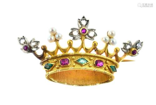 Broche couronne en or sertie de perles probablement fines, d...
