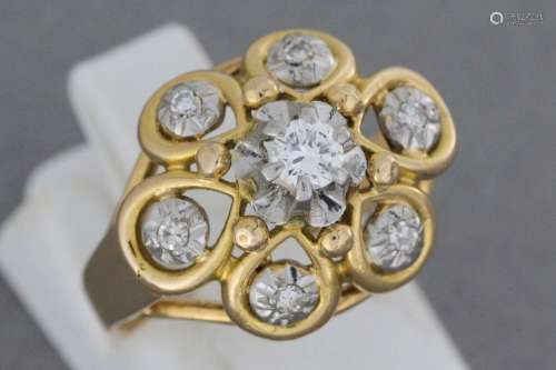 Bague “fleur” en or sertie de diamants Poids brut : 4,6 g