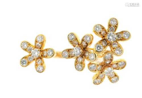 VAN CLEEF & ARPELS <br />
Bague en or Collection “Entre ...