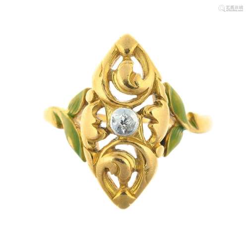 Bague 1900 en or ornée d'un brillant et rehaussée d’émail. P...