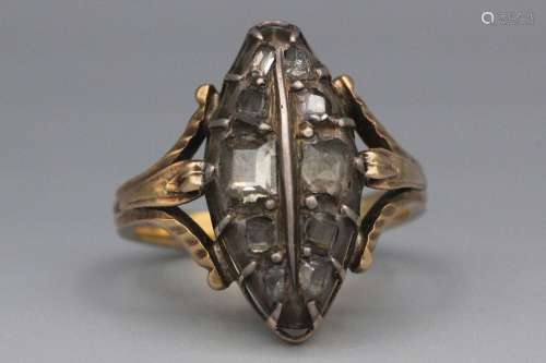 Bague navette en or et argent sertie de diamants. Poids brut...