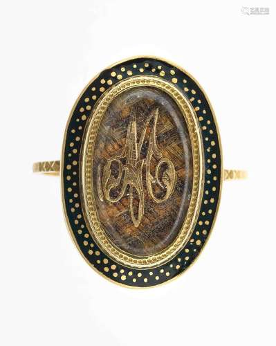 Bague en or ornée d'un motif de monogramme en cheveux dans u...