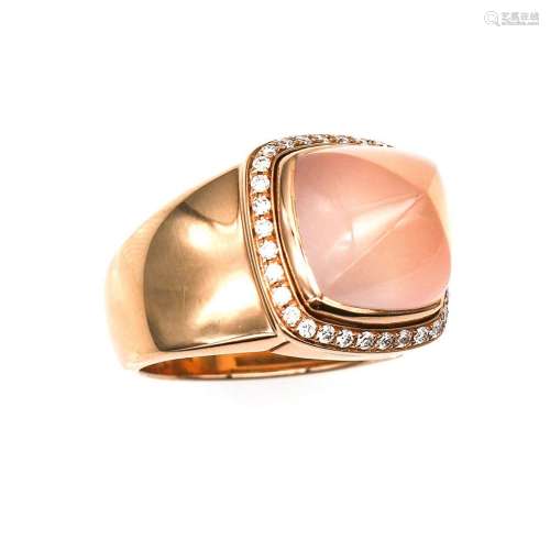 FRED<br />
 Bague “Pain de sucre” en or rose centrée d'un ca...