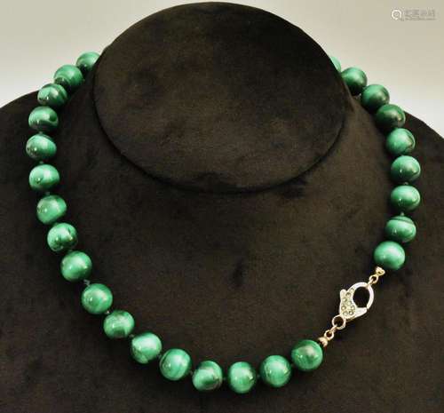 COLLANA CON SFERE DI MALACHITE,con chiusura in argento e pie...