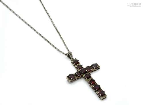 COLLANA IN ARGENTO CON PENDENTE A CROCE DECORATA CON GRANATI...