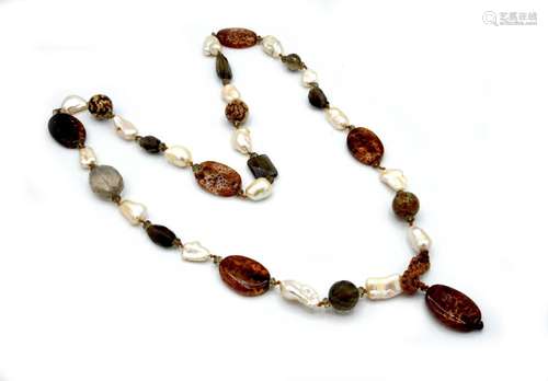 COLLANA CON PERLE SCARAMAZE E PIETRE DURE,lunghezza cm 49