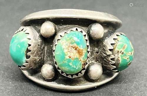 SIZE 8 SOUTHWESTERN STERLING RING WITH GREEN