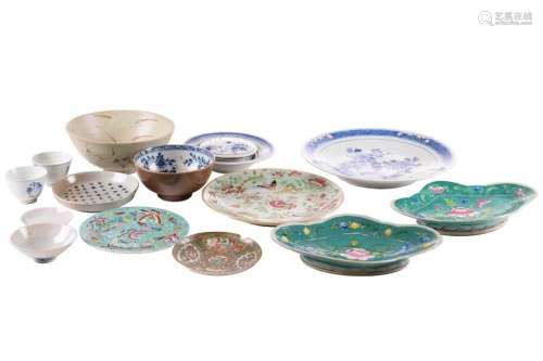 An assortment of Chinese porcelain, Ming - Qing dynasty, to ...
