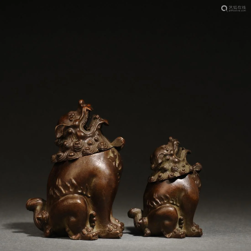 A pair of Japanese Showa period bronze mother and son lions ...