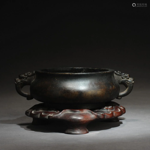 Qing Dynasty bronze two-eared lion incense burner sculpture