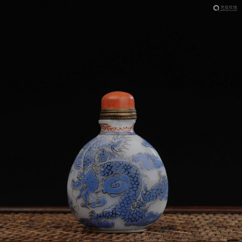 Chinese ceramic dragon pattern snuff bottle