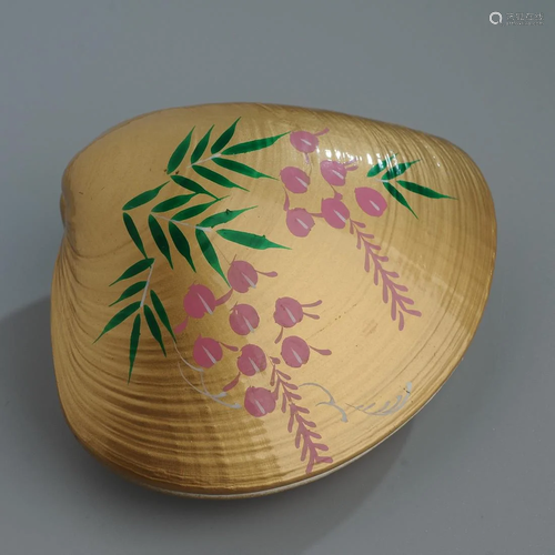 A Japanese shell decoration box