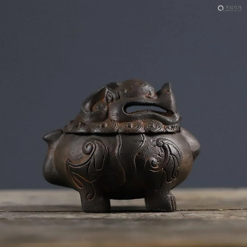 An exquisite Chinese lion censer sculpture