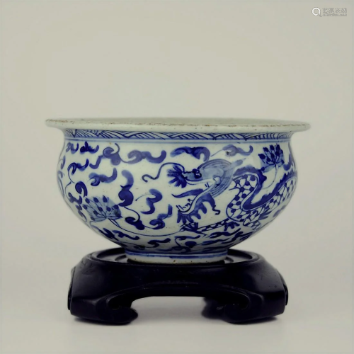 Chinese blue and white porcelain bowl with dragon pattern