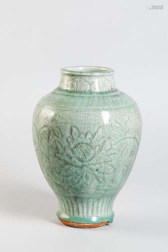 Vase balustre à large épaulement et petit col cylindrique en...