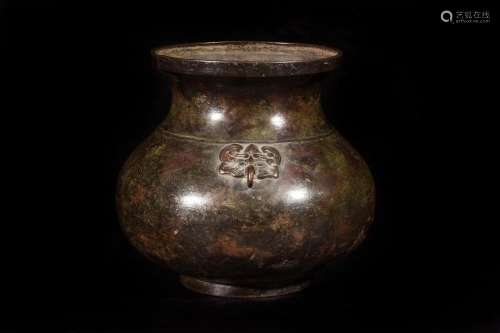 Vase de forme Hu à panse aplatie serti de deux anses de masq...