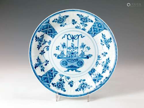 Grand plat rond et creux en porcelaine bleu blanc