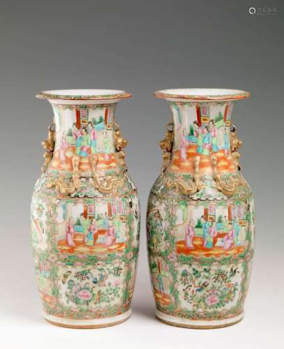 Paire de vases balustres en porcelaine de Canton