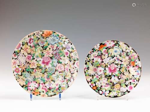 Deux assiettes en porcelaine mille fleurs