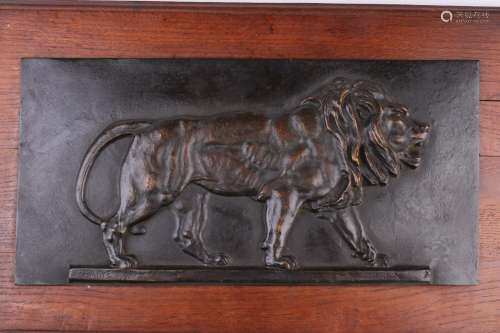 D’après Antoine-Louis BARYE (1795-1875)Lion de profil en bas...