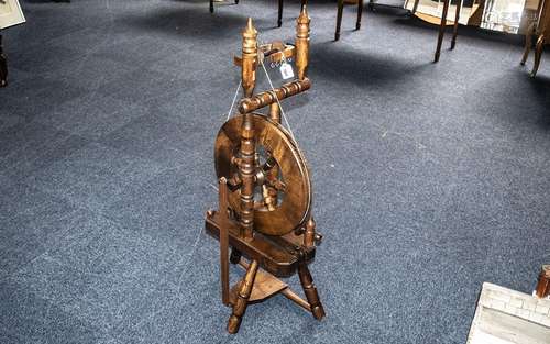 Old English Vintage Spinning Wheel, in full working order, m...