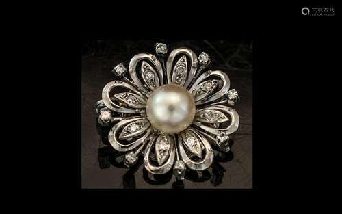 18ct White Gold Diamond Pearl Flower Brooch Central Pearl Su...