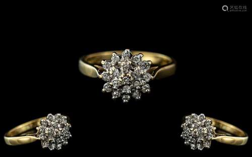 18ct Gold - Attractive Diamond Set Cluster Ring, Flower head...