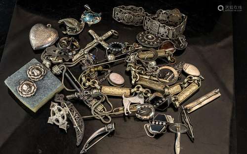 Collection of Vintage Jewellery, some silver, comprising a p...