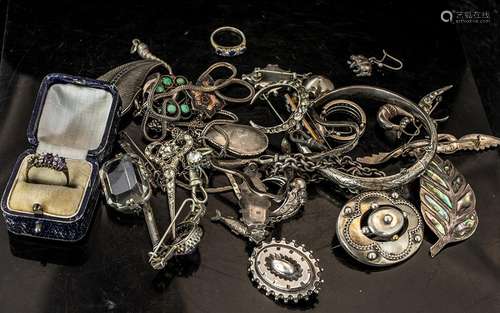 Collection of Vintage Jewellery Items, some silver, comprisi...