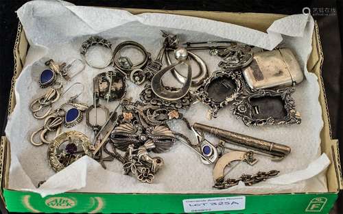 Collection of Silver Items, comprising silver horseshoe Isle...