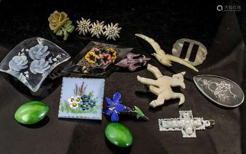 Small Collection of Vintage Plastic Jewellery, comprising a ...