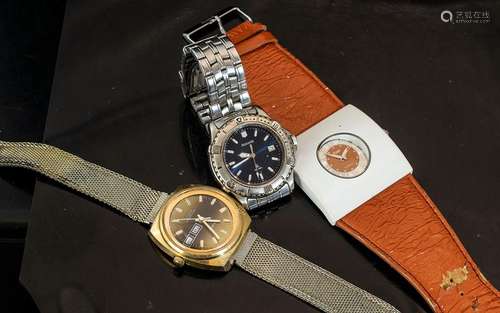 Three Fashion Watches, comprising a Timex Gents watch with a...