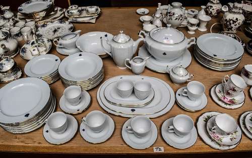 Graf Von Henneberg Dinner/Tea Service `Regina Katherina`, co...